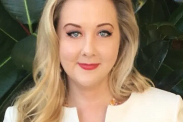 headshot of Lindsay McClelland