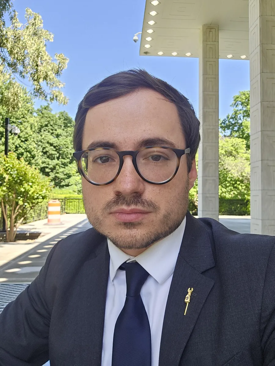 headshot of Sebastian Feculak