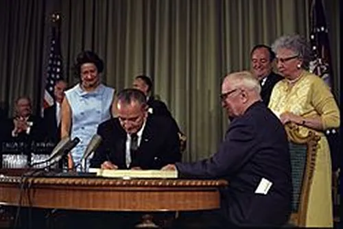 Lydon-Johnson-signs-Medicare-into-law-July-30-1965.png